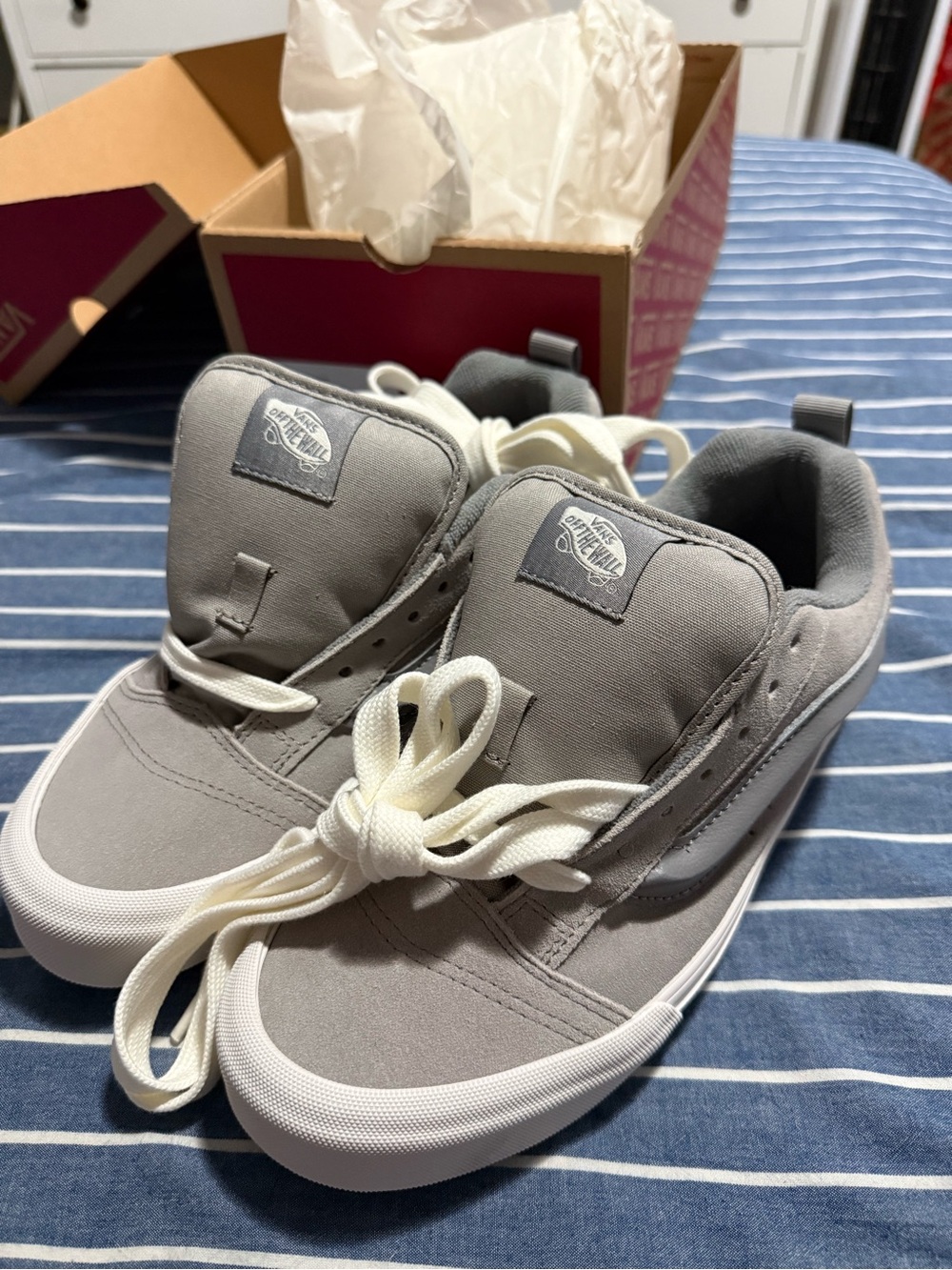 Vans Knu Skool with White Laces -Suede Grey
